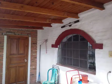 VENTA DE VIVIENDA, DEPTO INDEP. Y LOCAL COMERECIAL