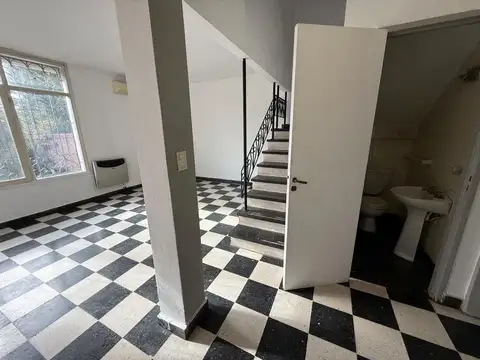 Casa en Alquiler con 2 cocheras