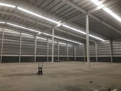 Calle 11 853 - 4600 m2 cub