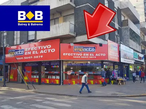 EXCELENTE ESQUINA - PLENO CORAZÓN COMERCIAL - FRENTE A ESTACIÓN DE TREN