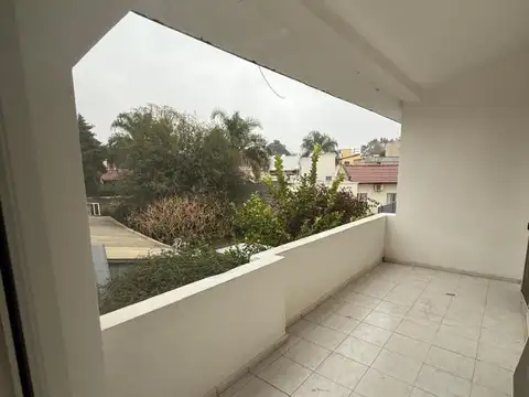 Alquilo casa 400 m2, ideal comercial,Arguello zona recta