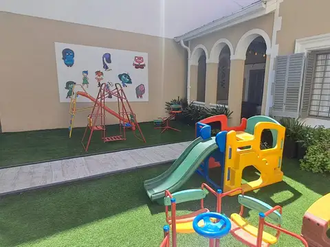 SALON DE FIESTA CON PATIO, PARRILLA Y QUINCHO.REF.868