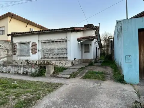 Casa en venta en Lujan, GBA Oeste - 4 Ambientes