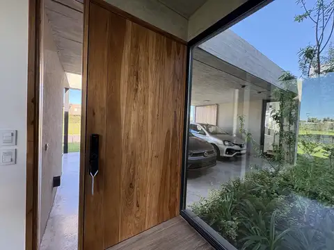 Av Arturo Illia 300- Funes