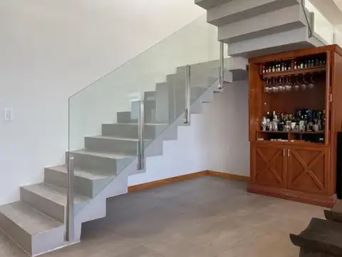 Casa 7 ambientes con 4 baños