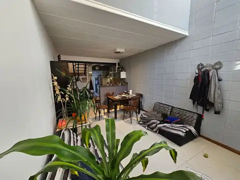 VENTA TRIPLEX 3 AMBIENTES COCHERA - PATIO  TERRAZA