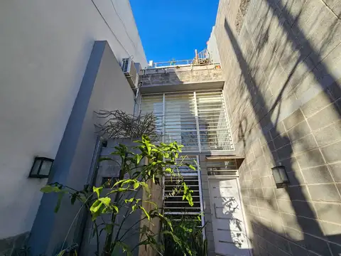 VENTA TRIPLEX 3 AMBIENTES COCHERA - PATIO  TERRAZA
