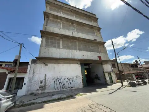 Galpón de 3000 m2 en alquiler en Villa Lynch