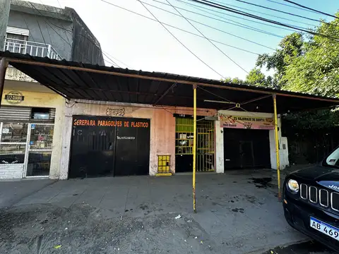 En venta propiedad con Locales al frente y varias viviendas sobre Ugarteche en Jose C. Paz
