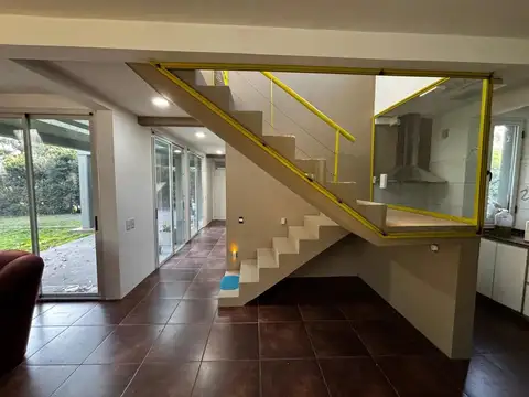 Casa 5 ambientes con 3 baños