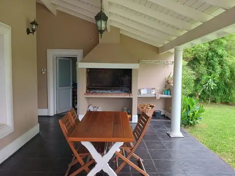 Casa 4 ambientes con 3 baños