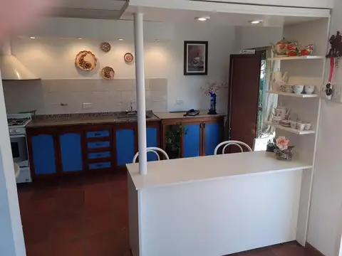 Casa 4 ambientes con 2 baños