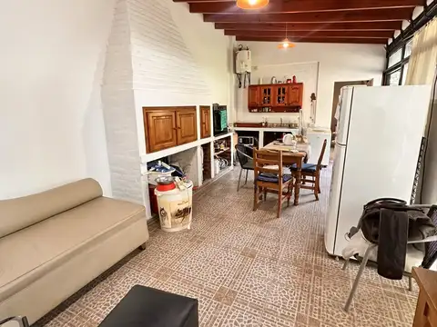 Casa 2 ambientes con 1 baño