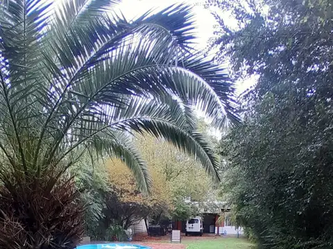 CASA TIPO QUINTA! 1 DORMITORIO Y PISCINA, LOTE DE 732 M2