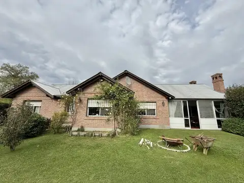 Casa en Venta con 3 cocheras