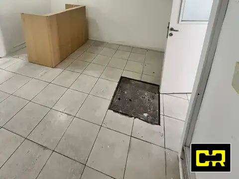 Excelente local en planta baja sin expensas.