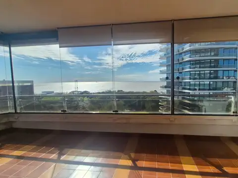 LOCATION  SUPER,  EDIFICIO EMBLEMATICO: TORREMOLINOS
