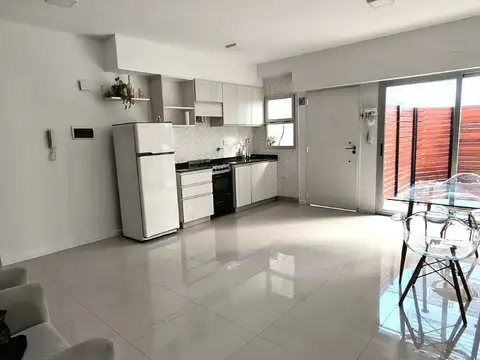 PH de 2 ambientes con patio y sin expensas en Villa Urquiza – Apto Profesional