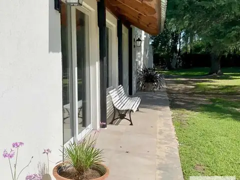 Quinta en venta -  3 dormitorios 3 baños - 200mts2 - Bragado