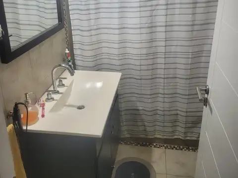 Casa en Alquiler con 2 cocheras
