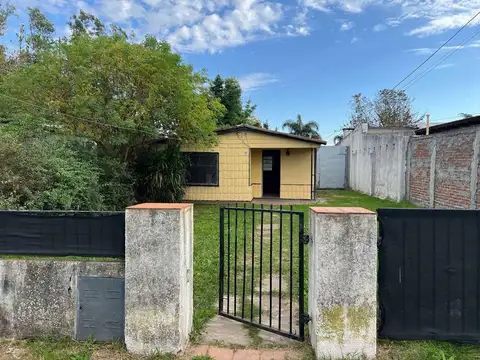 VENTA CASA 2 DORMITORIOS GRAN JARDIN VERDE PEREZ