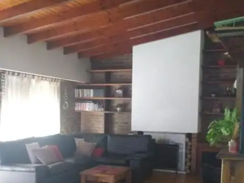 Casa en Venta con 3 cocheras