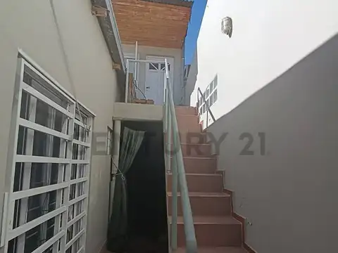 Casa 7 ambientes con 2 baños