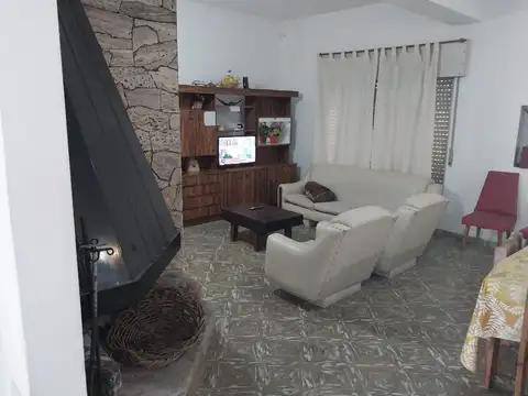 Casa 8 ambientes con 3 baños
