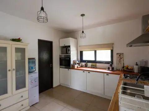 VENTA CASA 5 AMBIENTES - ROBLE JOVEN PILAR