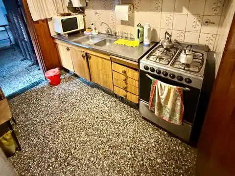 Casa Venta -  3 amb con amplio parque -Villa Ballester .