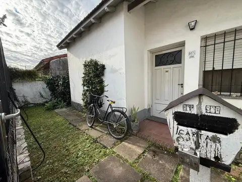 Casa Venta -  3 amb con amplio parque -Villa Ballester .