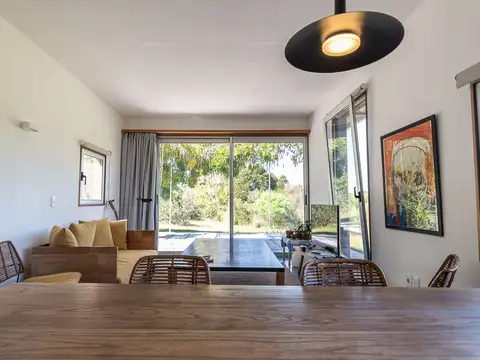 Casa 2 ambientes con 1 baño