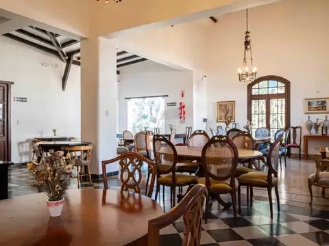 Hotel en Venta 76 años