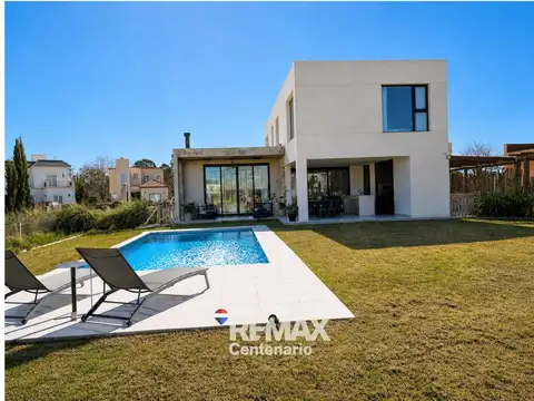 Casa Premium en La Martona con Piscina y Suite