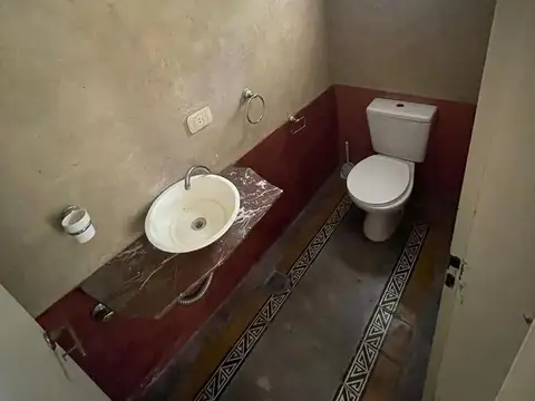 Casa en Alquiler con 2 cocheras