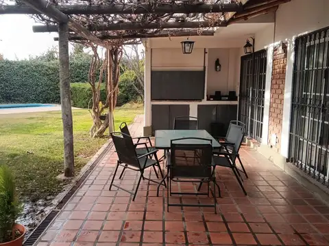 Casa 6 ambientes con 3 baños