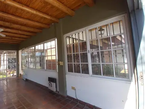 Casa 6 ambientes con 3 baños