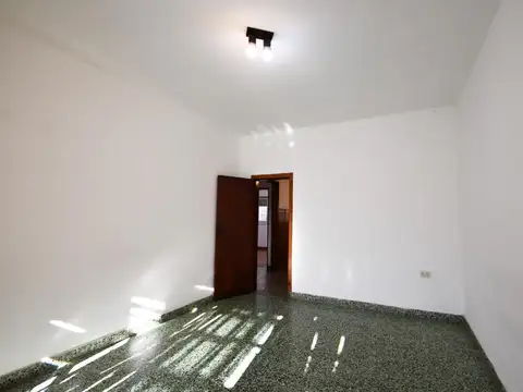 Depto Tipo Casa en Alquiler en Wilde, $ 700.000
