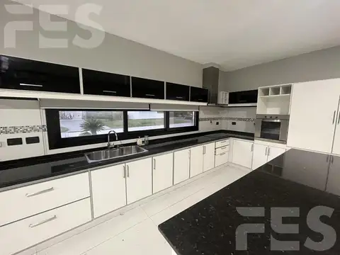 Casa en Alquiler en Countries y Barrios Cerrados en Ezeiza, USD 1.900