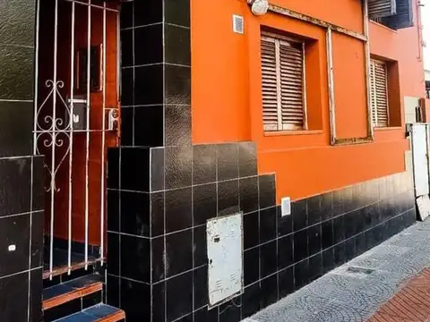 DEPTO TIPO CASA EN VENTA BASAVILBASO AL 800 SARANDI