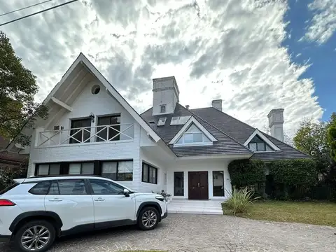 EXCELENTE CASA ESTILO INGLES