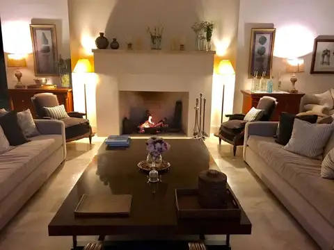Casa 6 ambientes con 4 baños