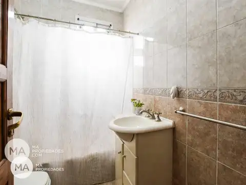 Casa 6 ambientes con 3 baños