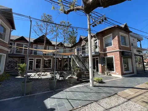 Alquiler comercial- Juan Elorza al 2000, casi esquina Ruta N°9- Local 13 Paseo del Pinar.