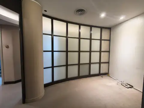 Oficina 8 ambientes con 3 baños