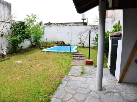 CASA 4 AMBIENTES PARQUE PILETA  FINANCIACION