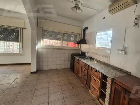 Depto Tipo Casa en Alquiler con 1 cocheras