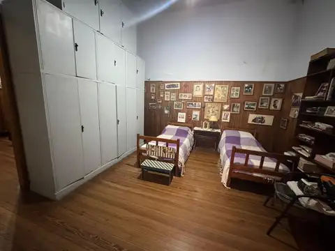 Casa con 3 dormitorios para vivienda o uso profesional.