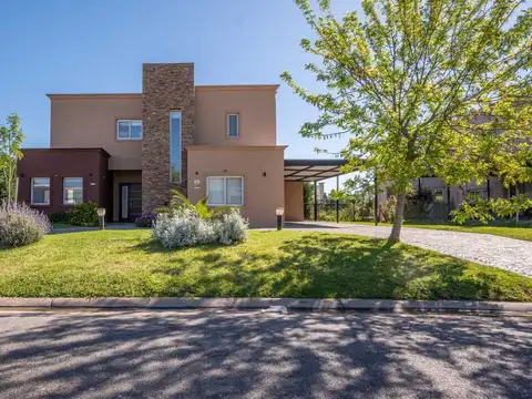 Venta casa 5 ambientes Haras de Santa María – Escobar - con pileta