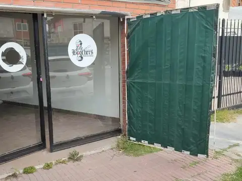 Local en Alquiler en Banfield, $ 400.000